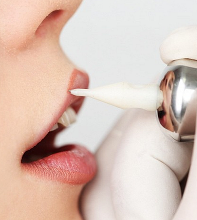 FashionCanada's tweet photo. What you need to know before considering permanent makeup: http://t.co/GS3SDrhTPV http://t.co/vQjEVVlbfg