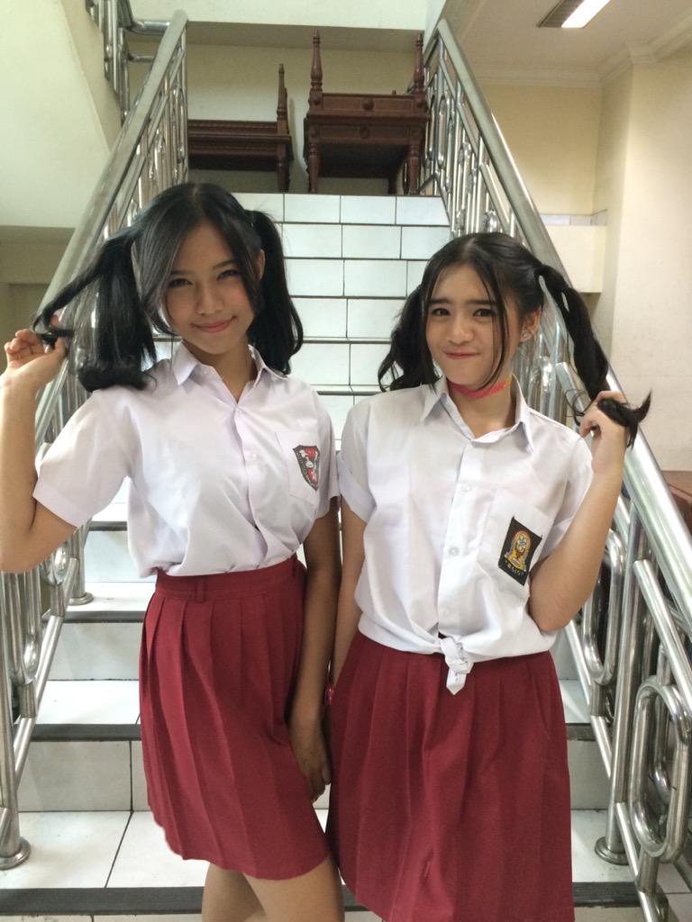 foto buah dada abg montok menggoda nungging ngangkang nyepong