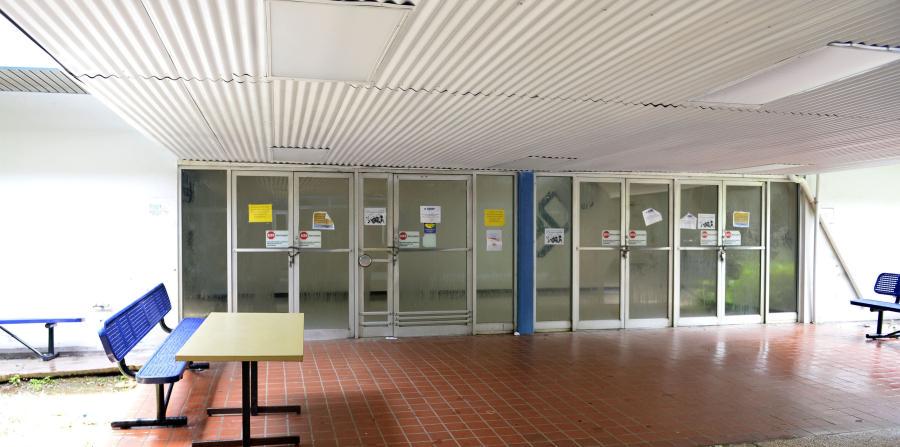 ElNuevoDia's tweet photo. Riesgos para la higiene y la salud provocan el cierre de UPR de Bayamón - http://t.co/FK7XX2Qzs6 http://t.co/bbJLHkuCLg