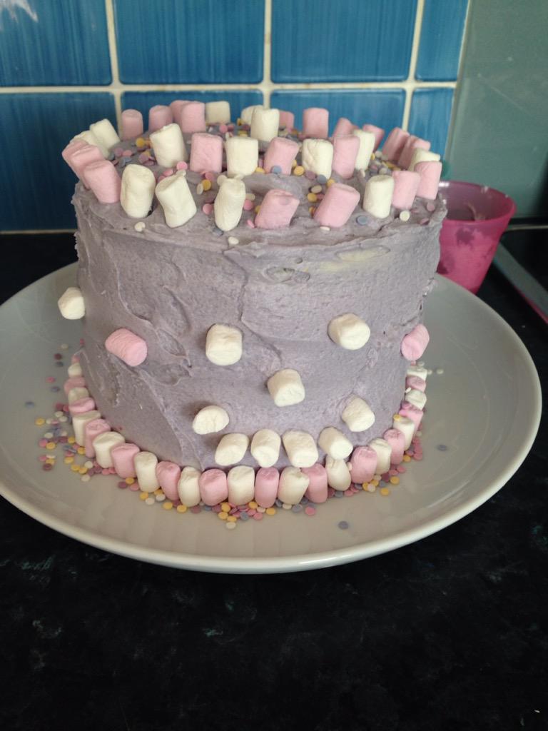 LuciaFord's tweet photo. @BritishBakeOff #extraslice my eight year olds @PaulHollywood hair inspired cake http://t.co/UzYfIxvhhJ