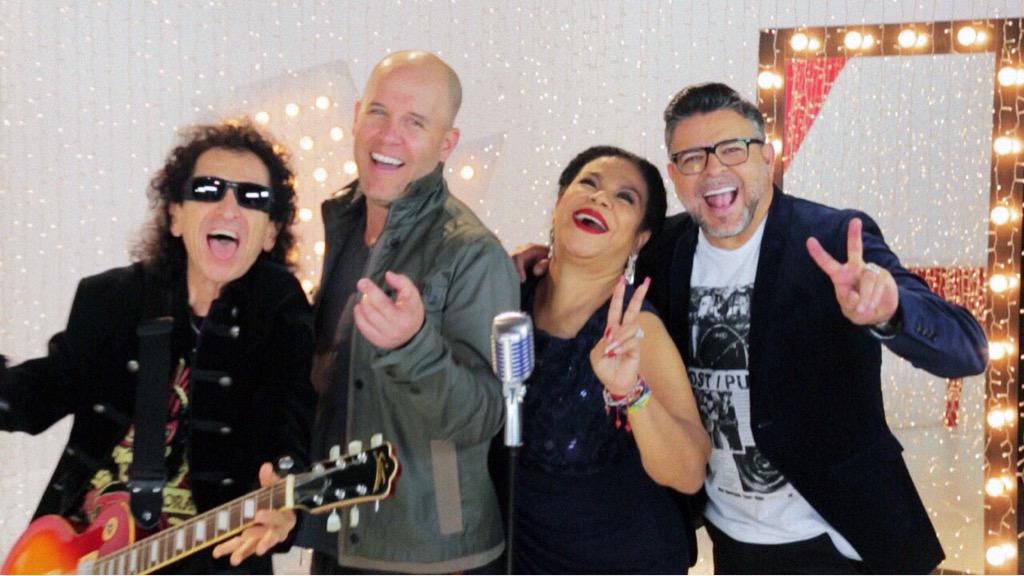gianmarcomusica's tweet photo. Muy pronto!!! @LaVozPeru_L
con mis queridos @evaayllon @LuisEnrique y #AlexLore @eltridemexico
No se lo pierdan!✌🏼️ http://t.co/IBMCrnpQa1