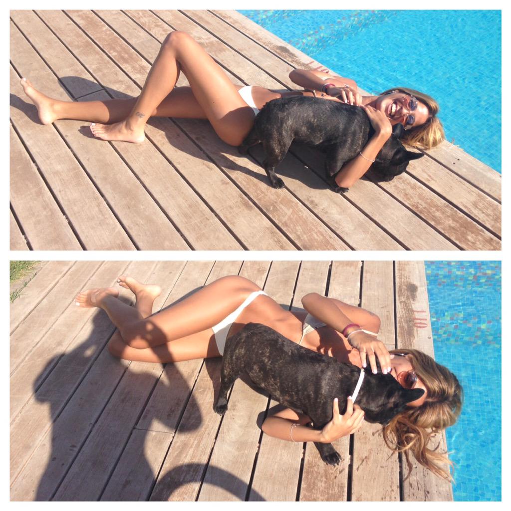 OrianaGMarzoli's tweet photo. Cocco hoy no estaba para fotos, él solo quería disfrutar de sus vacaciones 😂🐶🏊💦☀️ http://t.co/F8V4eihQct