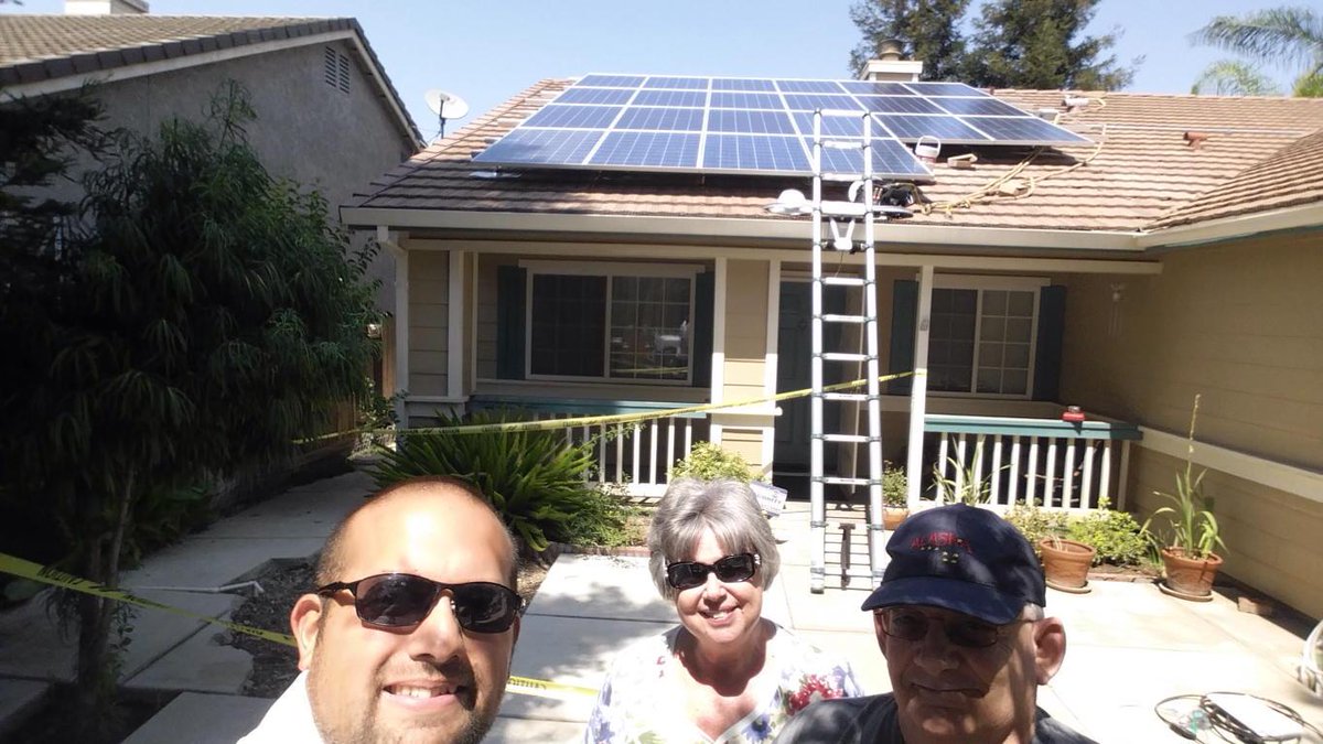 Solarguy209's tweet photo. Lyle and Cheryl in Salida are happy @NRGHomeSolar customers! #nrgsolarselfie http://t.co/5uLLlXmqmI