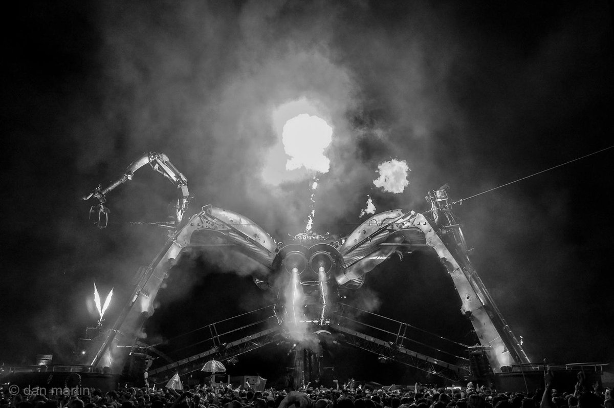 danrmartin's tweet photo. Some photos from glasto this year #glastonbury http://t.co/fi2AiNM58Y http://t.co/siMBkr2IjU