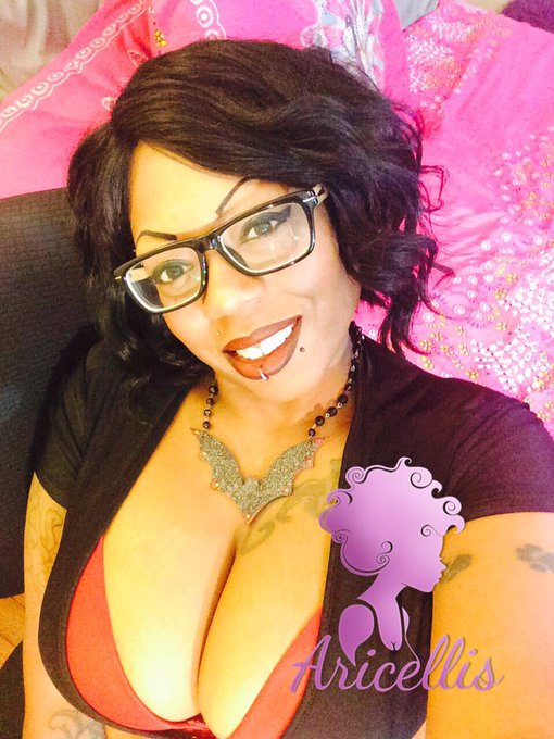 Psst guess who is ready to cum with u this evening?? http://t.co/ec22j7NZyz