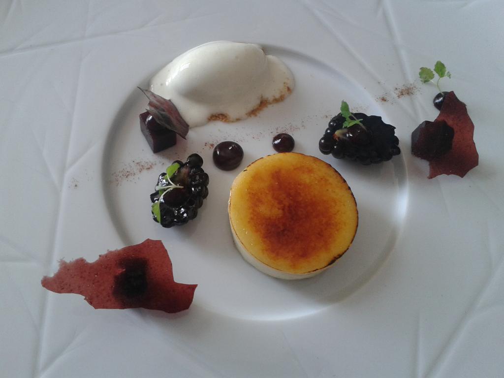 Creme brulee, blackberries, apple, ginger, vanilla <a href="/houseoftides/">Himbo Qunari Enjoyer</a>. Lip smackingly good.