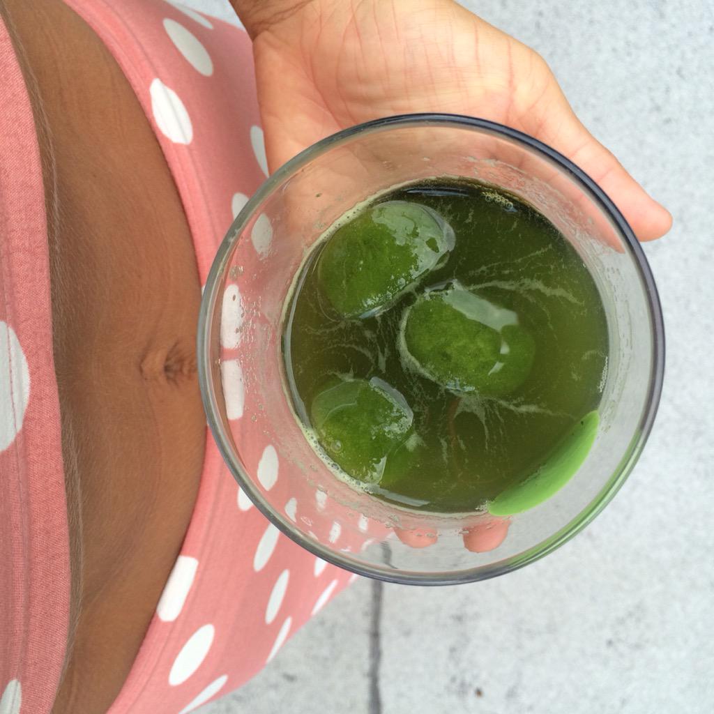 HeartbeetJuice's tweet photo. cool down , replenish with cold pressed ice cube All Greens goodness &amp; herbs #potions#elixirs#juice http://t.co/CmDRLQekOG
