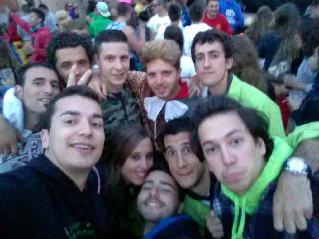 dani23er's tweet photo. Qué siga la fiesta! #FiestasMelgar15 @verdenerosmdf http://t.co/nBM9ILDfyR
