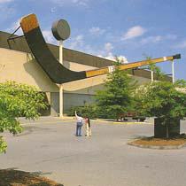 C'est certain,+ grand bâton de hockey au monde est au Canada :  205 pi et 62 000 lb! (photo : canada.com)