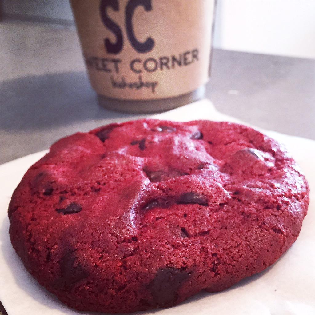 DipsDines's tweet photo. Thank you @SweetCornerNYC for that awesome Nutella Bomb Cookie 🍪!#chocolate #cookies #nyceats http://t.co/H5q83ZMqgE