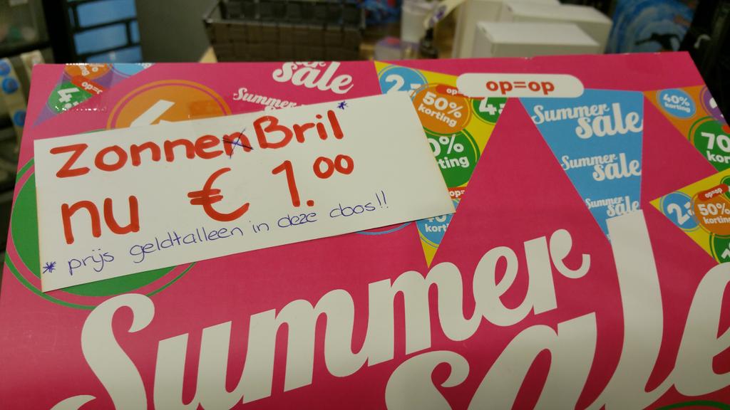 PWesterholt's tweet photo. Even @Etos geholpen! Die hoofdletter B... daar kijken we even niet naar. #Etos  #taalvoutjes #Rotterdam #zonnebril http://t.co/ACo7xVN2wH