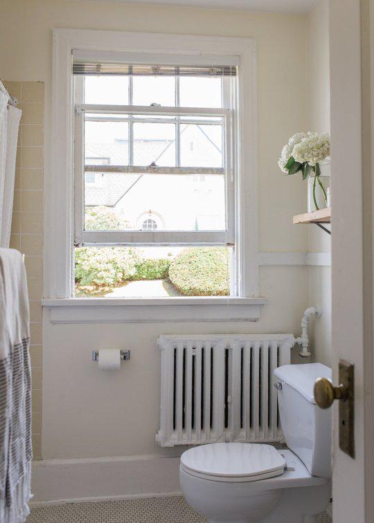 AptTherapy's tweet photo. How to Clean a Bathroom Fast! (So You Can Get Back to… http://t.co/Xrbl853Gq8 #HomekeepingCleaning #CleaningBasics http://t.co/Mf01QjyuH8