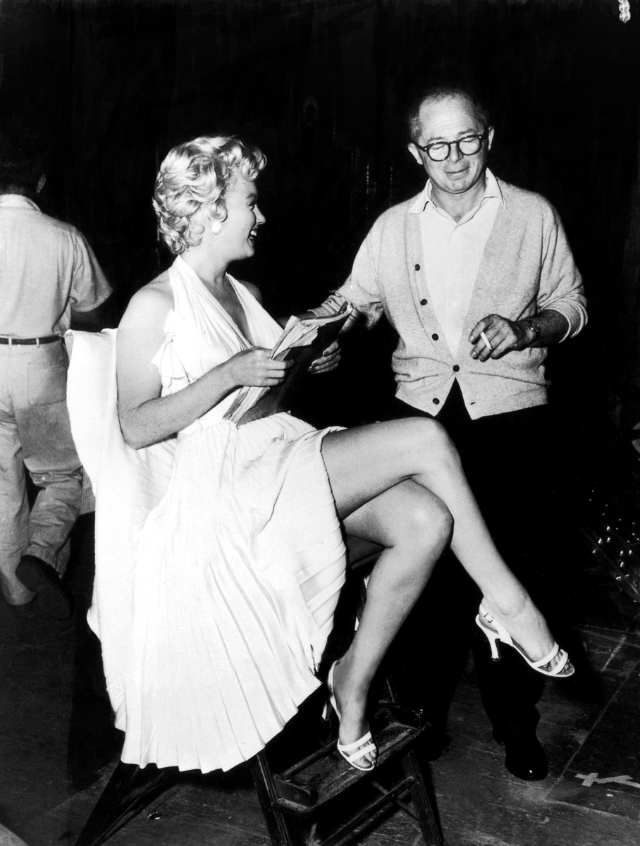 forumdesimages's tweet image. [SOUVENIRS DE TOURNAGE] Quand Billy Wilder dirigeait Marilyn... bit.ly/12TmTaS