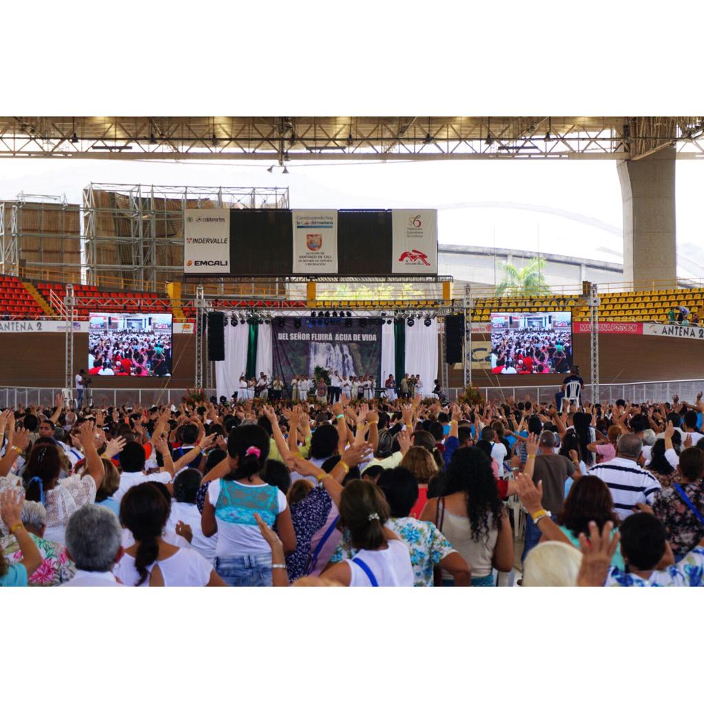 RccCali's tweet photo. #CALI #MODOENCAR #modoENIAA #RENOVACIÓNCARISMÁTICA #RCC #COLOMBIA http://t.co/8W9LX11XSp