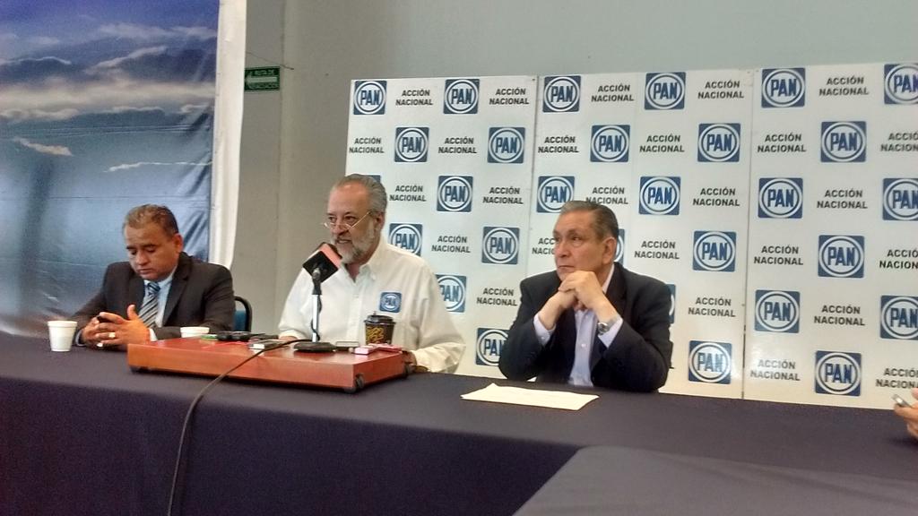 caroreportera15's tweet photo. En León gana @RicardoAnayaC con mil 011 votos, manifestó @Alfredo_Ling. @soldleon http://t.co/h0JB6pMW7p