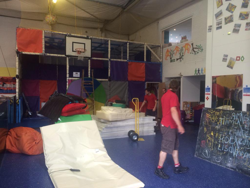 JumpSpaceTweets's tweet photo. Our annual deep clean/DIY fortnight has started in earnest! Staff &amp; volunteers working hard... http://t.co/Z6JVNvJWgs