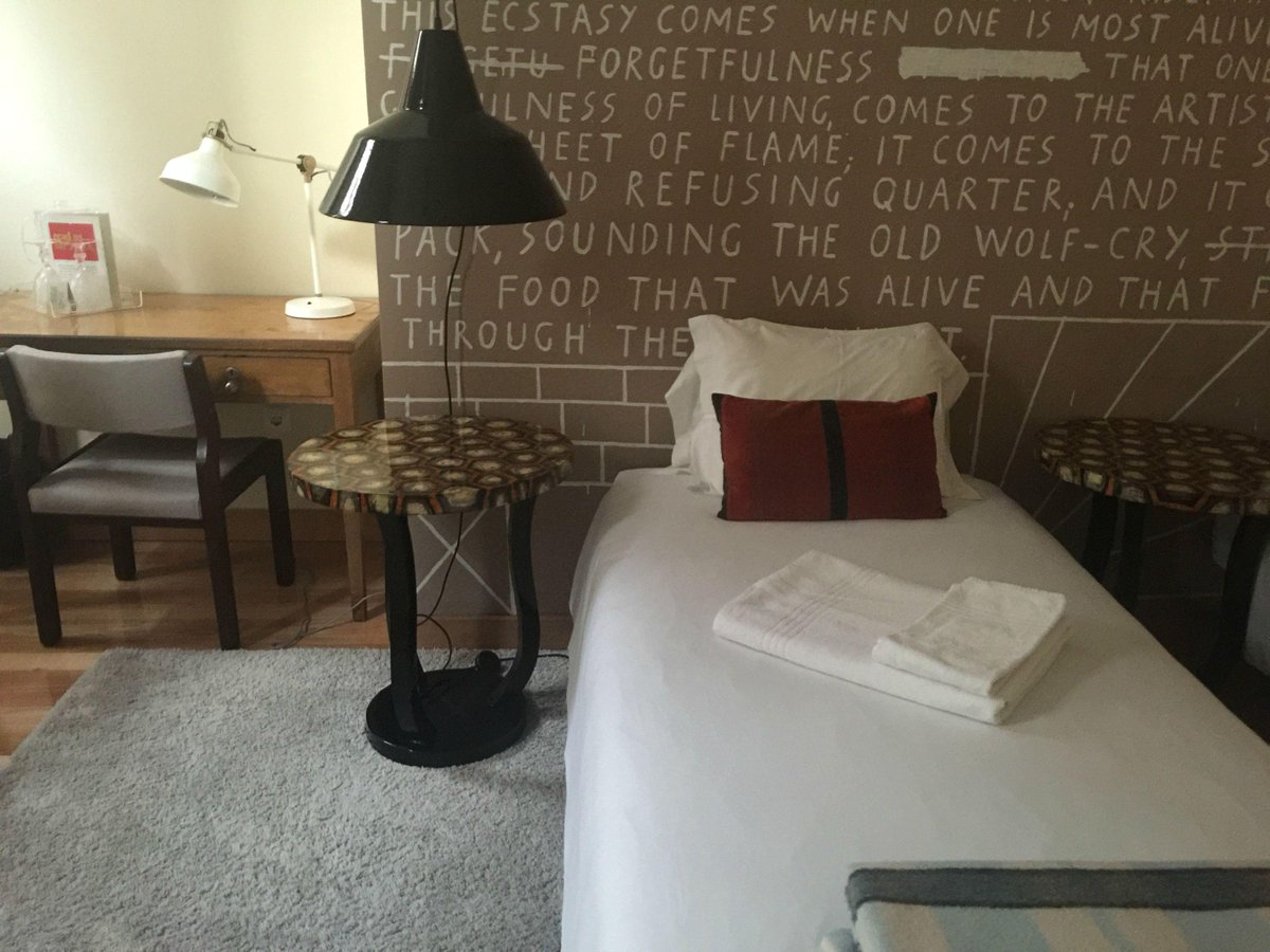 marienavisual's tweet photo. Si buscas hotel en el centro de Porto hemos encontrado a #poetsinn que nos ha encantado  +blog.http://t.co/AfjJEebuYA http://t.co/VrM6rdDoOf