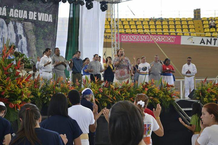 RccCali's tweet photo. #CALI #MODOENCAR #modoENIAA #RENOVACIÓNCARISMÁTICA #RCC #COLOMBIA #CatólicoSOY http://t.co/HSFoiN8Edw
