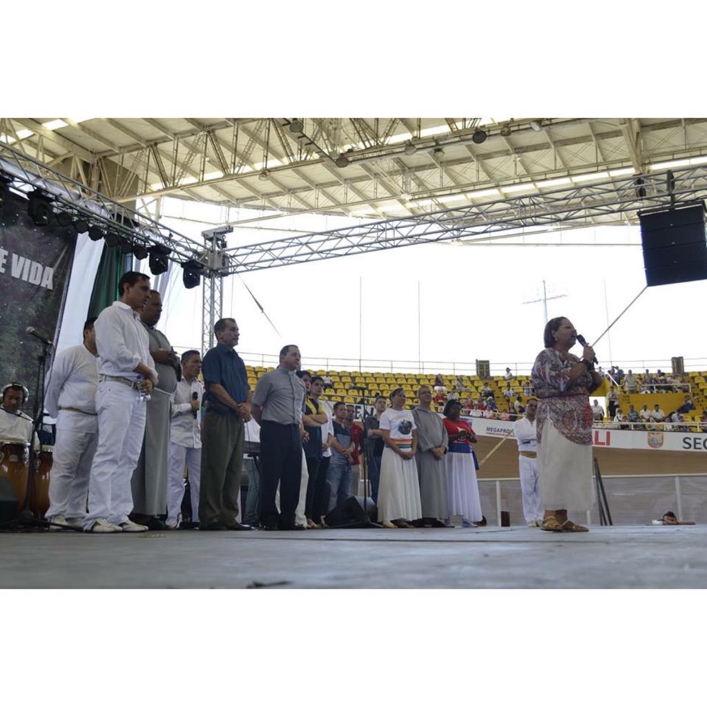 RccCali's tweet photo. #CALI #MODOENCAR #modoENIAA #RENOVACIÓNCARISMÁTICA #RCC #COLOMBIA #CatólicoSOY http://t.co/HSFoiN8Edw