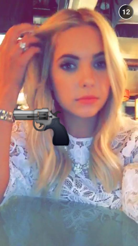 kayeekulit's tweet image. AHHH THE RING. 😭 #PLLTimeJump #PLL #ENGAGED 😭🙈 the ring suits her tho.. 😍🙈