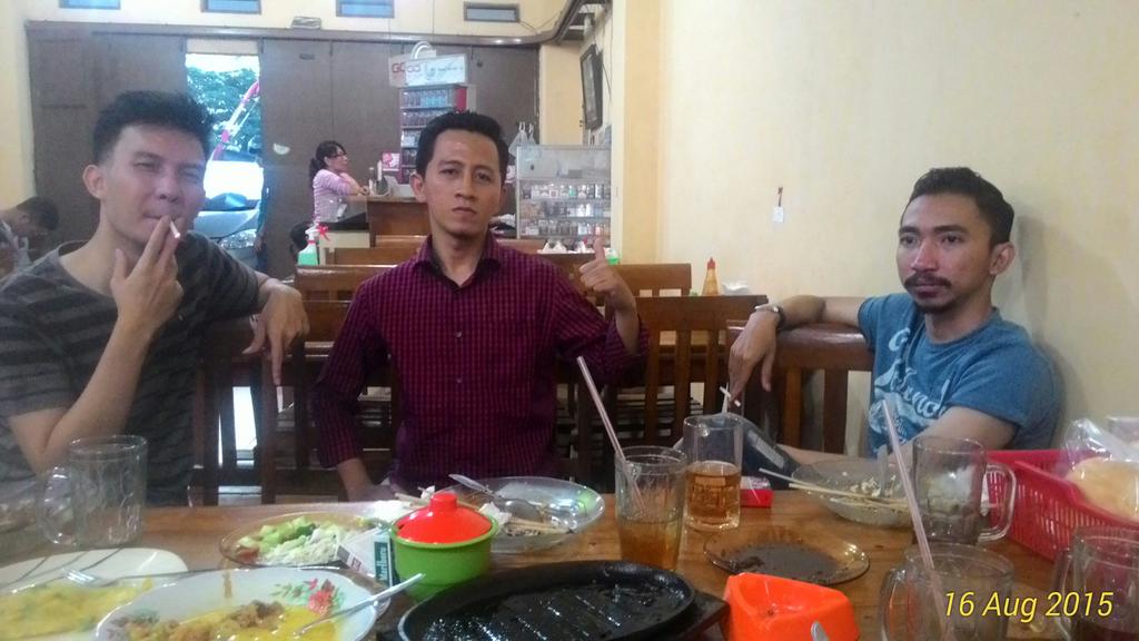 Kita ini lebih dari sekedar teman..