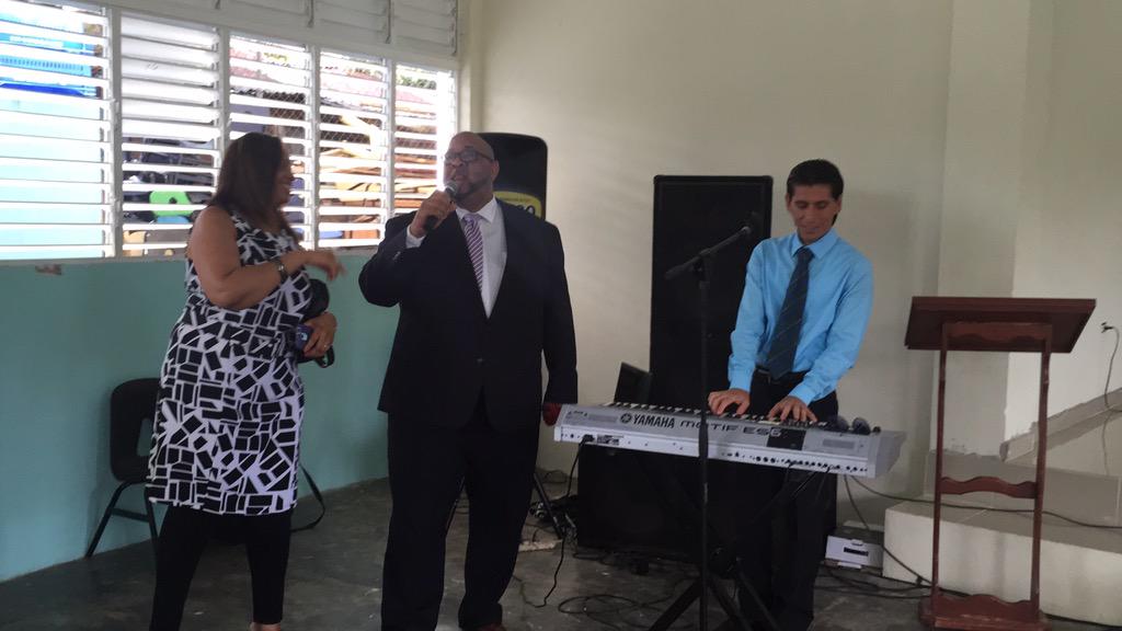 JesKitaArellano's tweet photo. It's not everyday I get to see Rod, Twila &amp; Obed lip sync a worship song! #ActuallyNever #Hilarious [i❤️theDR] http://t.co/gXPYOr6U6S