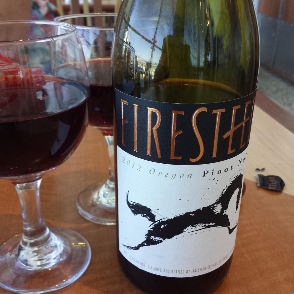 erielackman's tweet photo. #firesteedcellars #pinotnoir #wine #flxdrinkingnow medium body with aromas of berry and cherry. http://t.co/NUlT5udByN