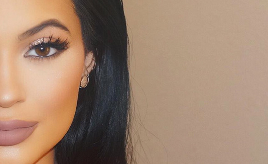 kardskatchup's tweet photo. .@KylieJenner is starting a lipstick line! Find out when it launches: http://t.co/Kw8jabvcXo #KUWTK #KylieLipKit http://t.co/vF1dwX1YQi