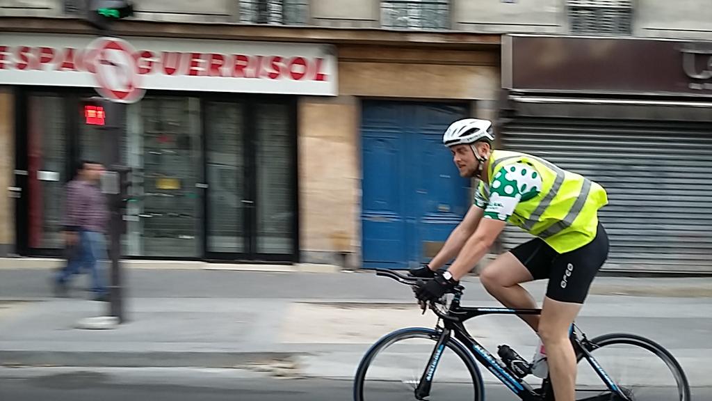 RosieIron00's tweet photo. Good ride through Paris so far! @FredIron6or7 #Arch2Arc http://t.co/S8ezVfzrTF
