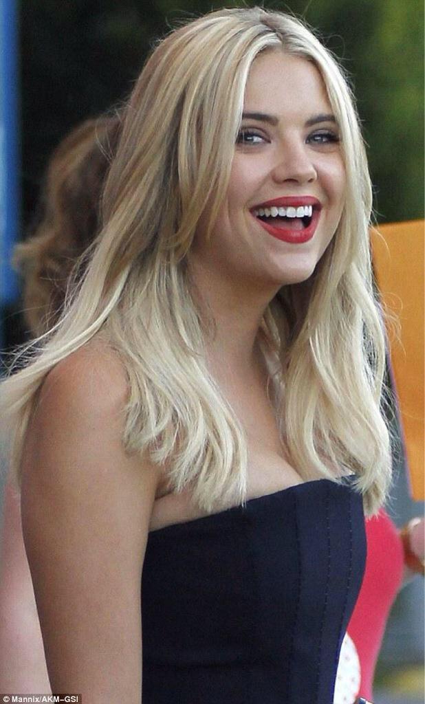 rtyoureparents's tweet photo. Ashley Benson http://t.co/qQVZfuZY60