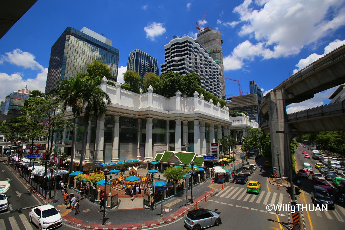 phuket_101's tweet photo. Our thoughts are with the victims of the blast that claimed 16 lives in busiest intersection of Bkk #prayforbangkok http://t.co/S4Rl027Mwt