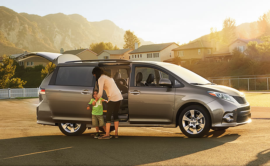 toyotacorvallis's tweet image. #SeeWhy this #parent only chooses the #Sienna for the #familycar #roadtrip
bit.ly/1KrMWrn