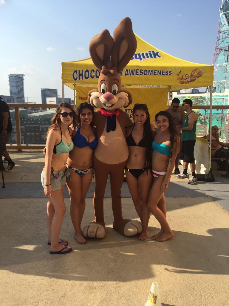 boomitsbrenda's tweet photo. Dallas Ragers | SQUAD #DallasPoolParty 💙💚 http://t.co/foF7bklSTO