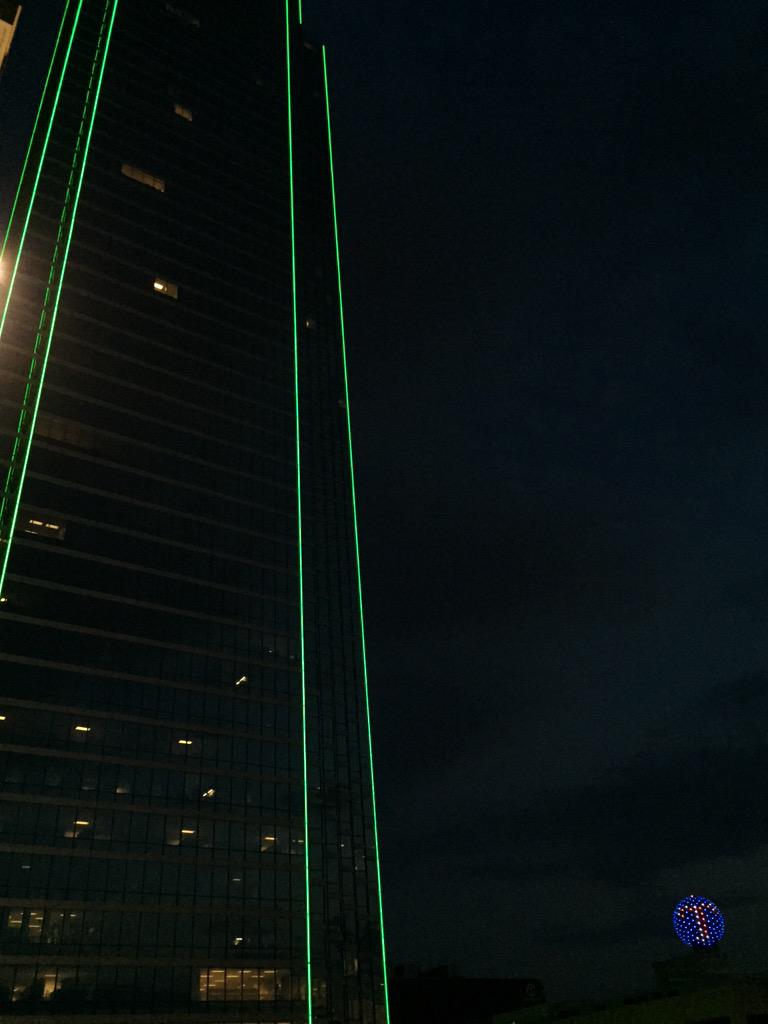 boomitsbrenda's tweet photo. #DallasPoolParty rooftop view 😍🌃 http://t.co/lJxWgdoNRR