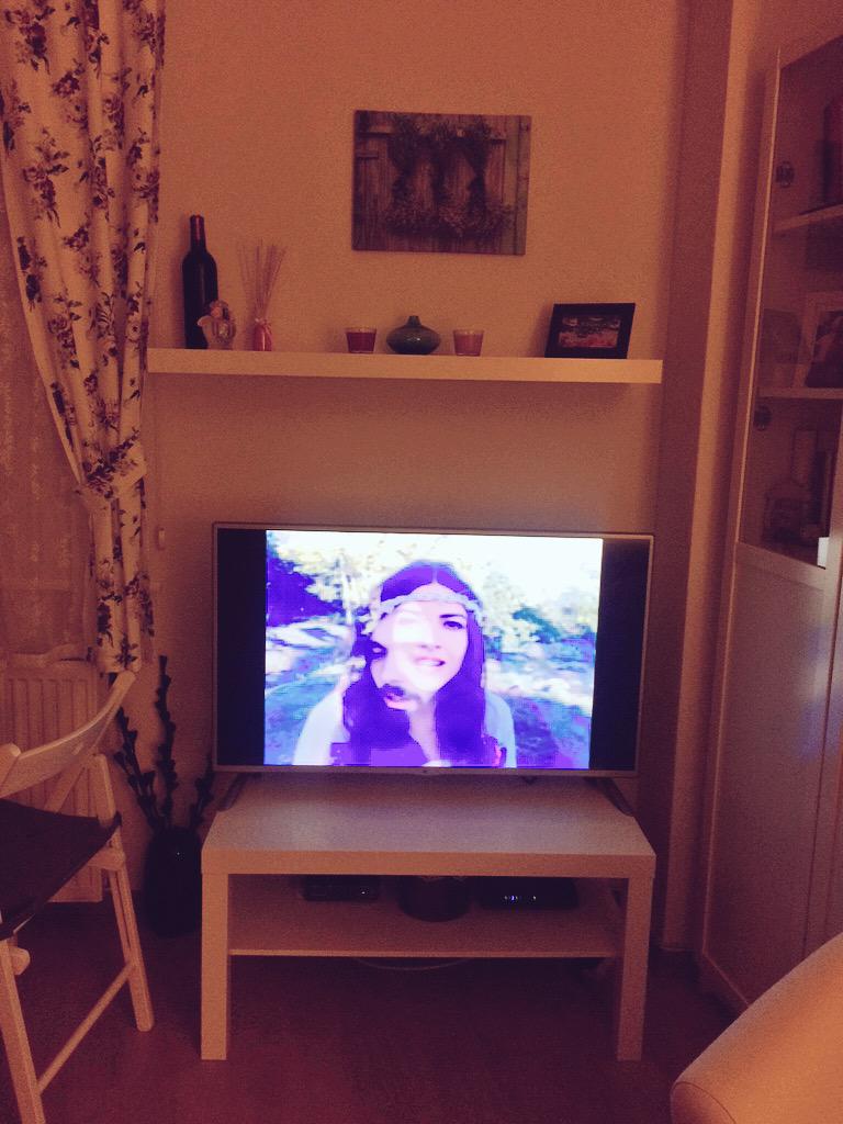 birtutamtarcin's tweet photo. Finally @home, listening to what I #love only. In my own #kingdom 😍 #freakinglove #floracash @flora_cash http://t.co/RRsBpJNfGL