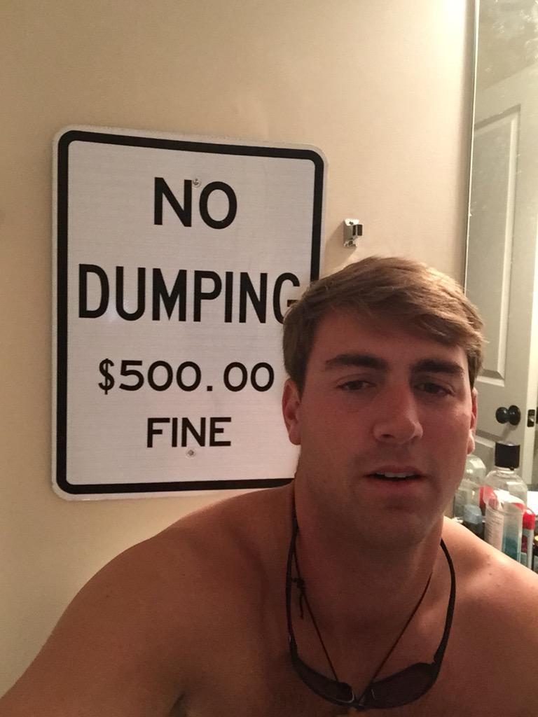 willfew52's tweet image. Happy birthday to another one of my best friends and roommates #faultywiring #thishouseisfye