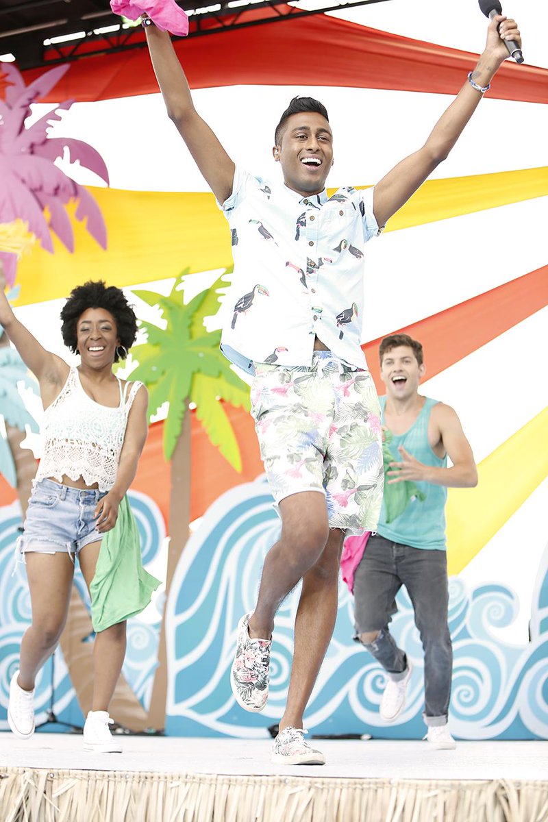 .@themarksuki asks the best questions. WHO WANTS A T-SHIRT? #YTVBeachBash edition! Watch: youtube.com/watch?v=ja8j2p…