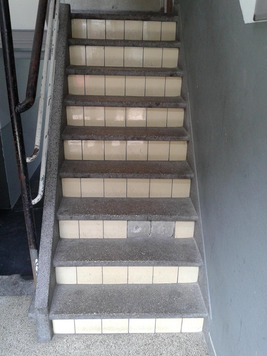 VanDerEndeNL's tweet photo. De bouwvak is weer voorbij.....

Een project in Rotterdam, het renoveren van de portieken. http://t.co/dbxQOICL2T