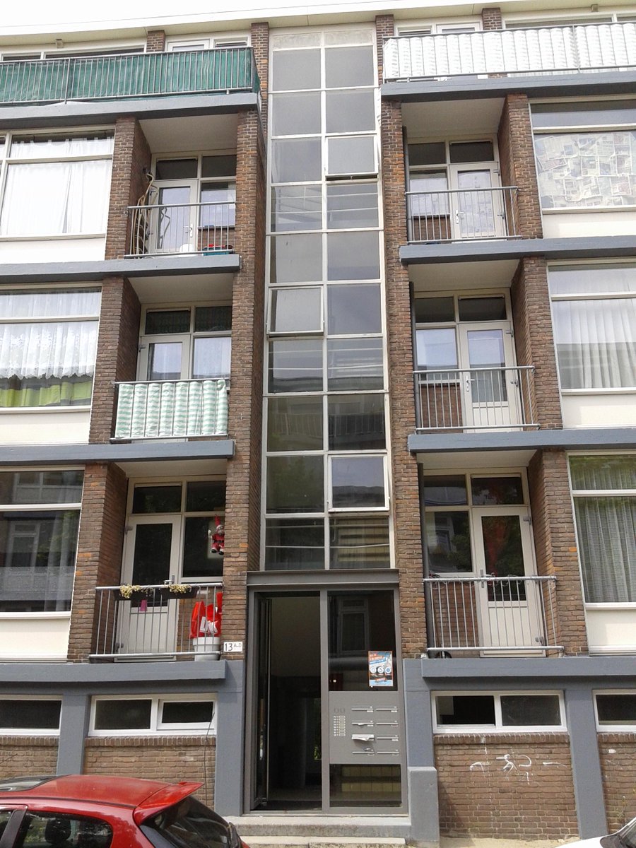 VanDerEndeNL's tweet photo. De bouwvak is weer voorbij.....

Een project in Rotterdam, het renoveren van de portieken. http://t.co/dbxQOICL2T