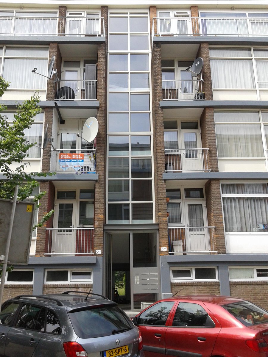 VanDerEndeNL's tweet photo. De bouwvak is weer voorbij.....

Een project in Rotterdam, het renoveren van de portieken. http://t.co/dbxQOICL2T