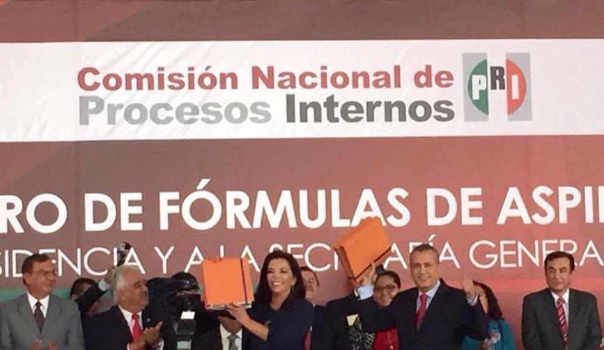 olgaesquivelmx's tweet photo. Sin duda, @CarolinaMonroy_ y @MFBeltrones son la formula indicada para nuestra nueva dirigencia. ¡Enhorabuena! http://t.co/Ko0GTUhlhJ