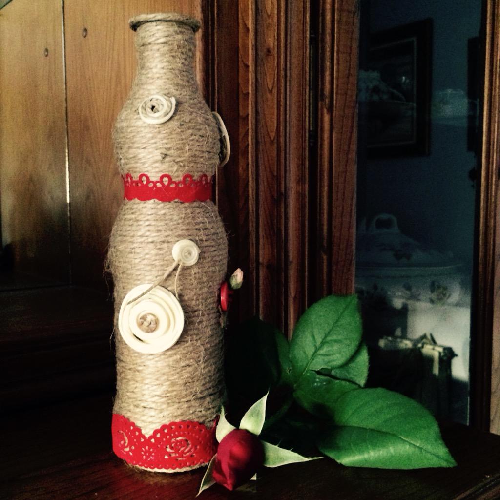cucadaselprat's tweet photo. ¡¡¡Alegría en nuestros hogares!!! Modelo divertido #botellasforradas #handmade #artesania #escucada http://t.co/4PN9IQ672s