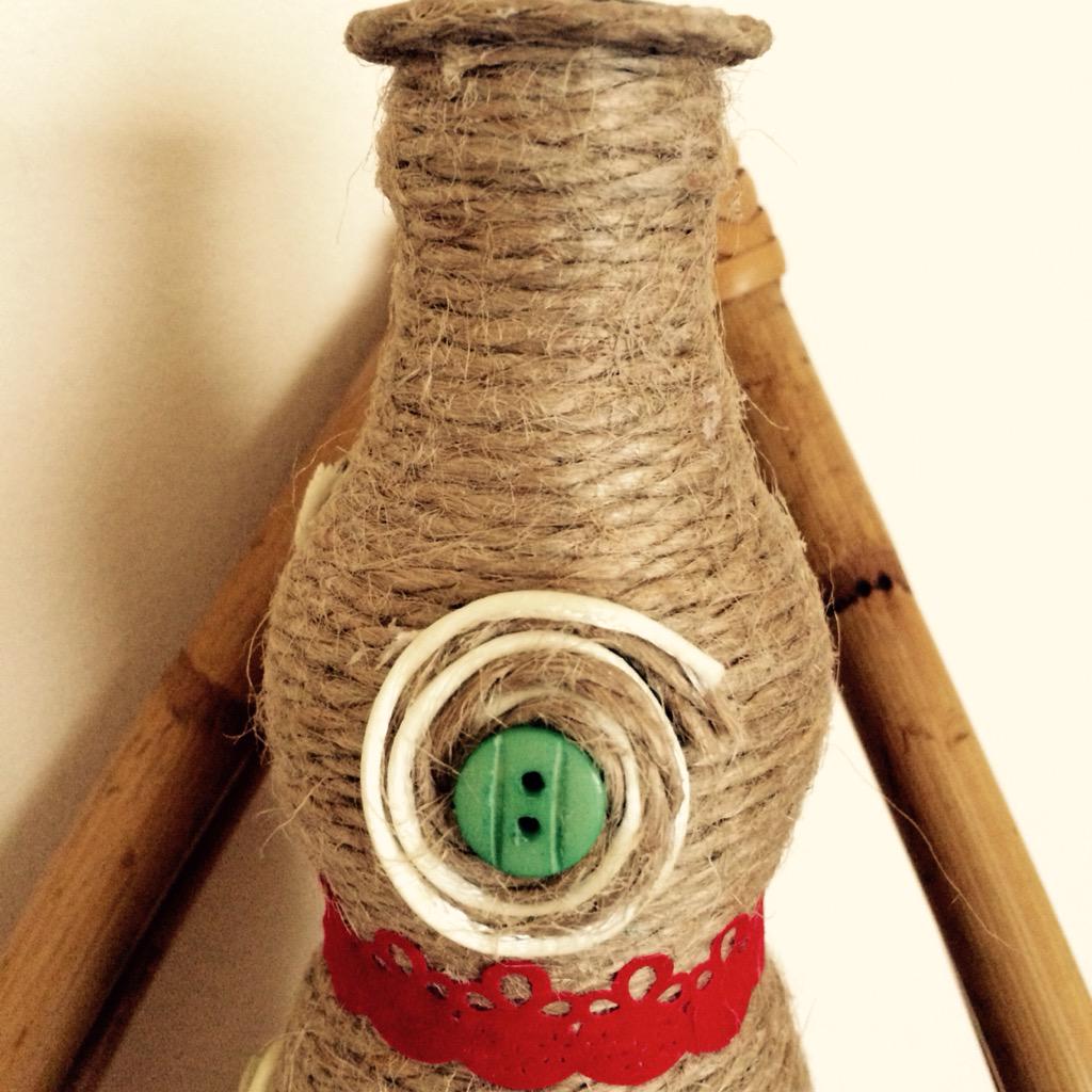 cucadaselprat's tweet photo. ¡¡¡Alegría en nuestros hogares!!! Modelo divertido #botellasforradas #handmade #artesania #escucada http://t.co/4PN9IQ672s