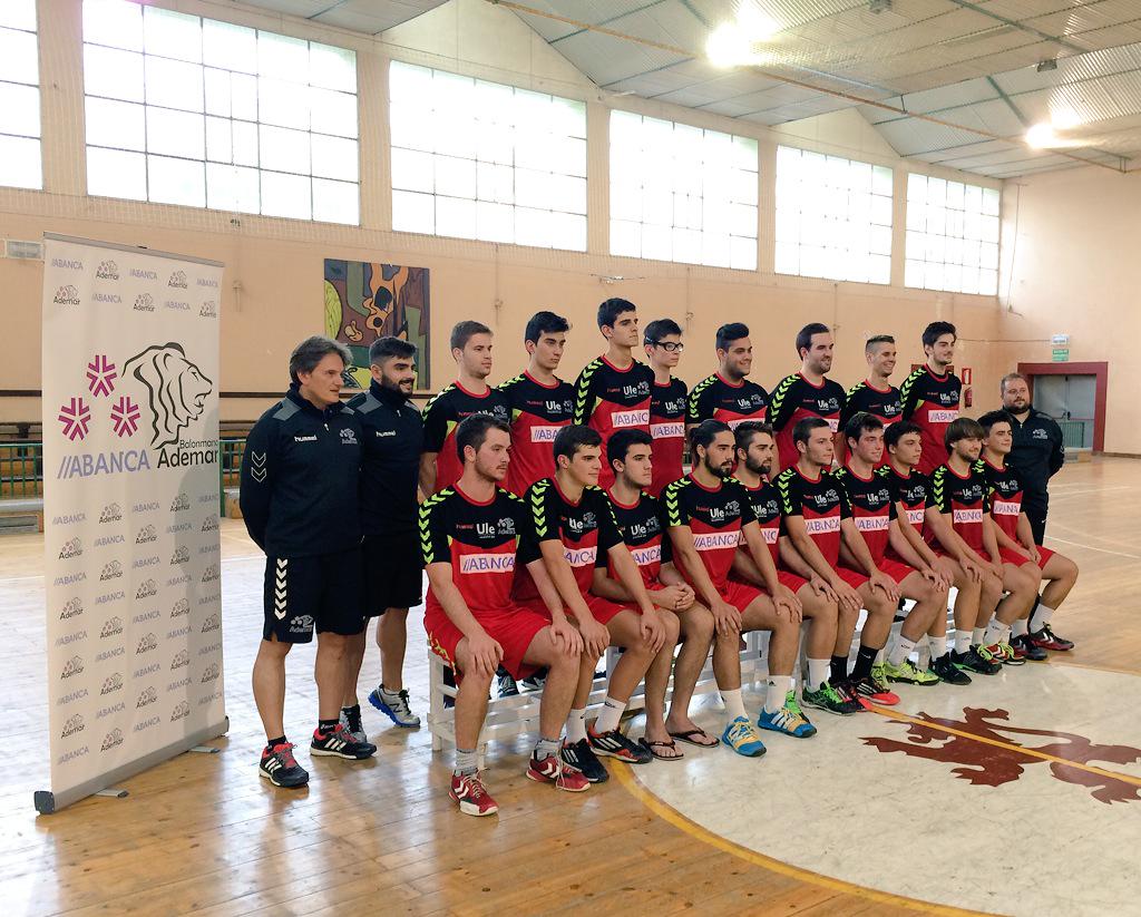 ADEMARLEON's tweet photo. ¡Puesta de largo de nuestro equipo ULE Abanca Ademar! @uledeportes @SomosABANCA http://t.co/syzGylLBWU