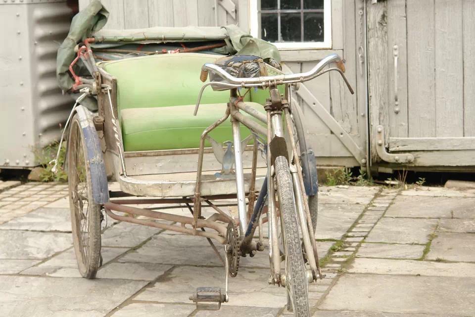 Sincerelyours_x's tweet photo. We've been busy working on our rickshaw this week #dorsethour with help from and thanks to @rileyscycles http://t.co/aNbiGPzsoe
