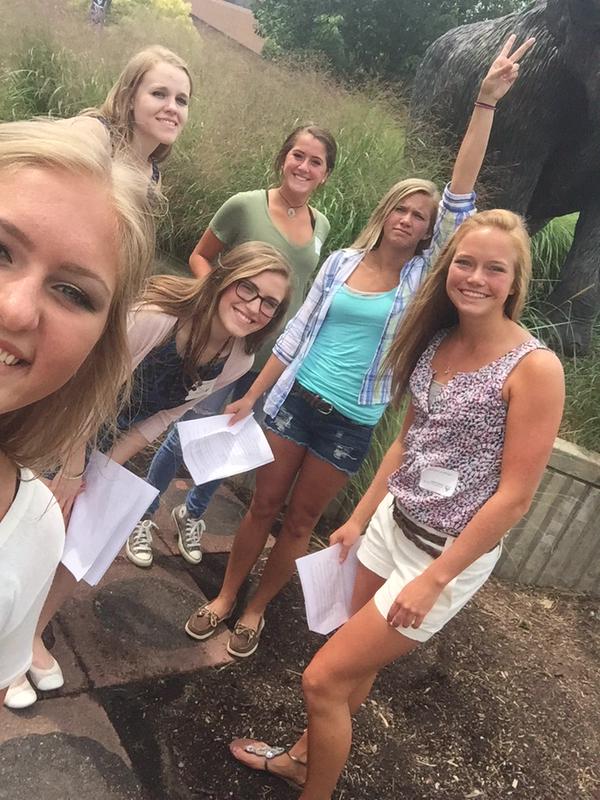 HonorDons's tweet photo. Freshmen Honors Seminar Scavenger Hunt @IPFWnews http://t.co/vlCVRm1XcD