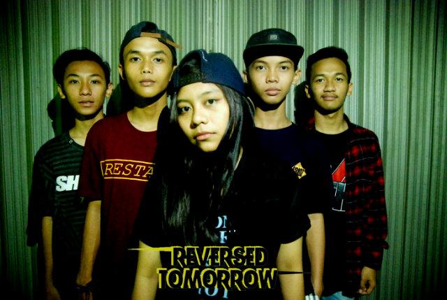 RST_Poppunk's tweet photo. Foto Sesi Pertama \m/ #HouseOfSmall #FnDPhotograph http://t.co/CbMQ7jJsvv