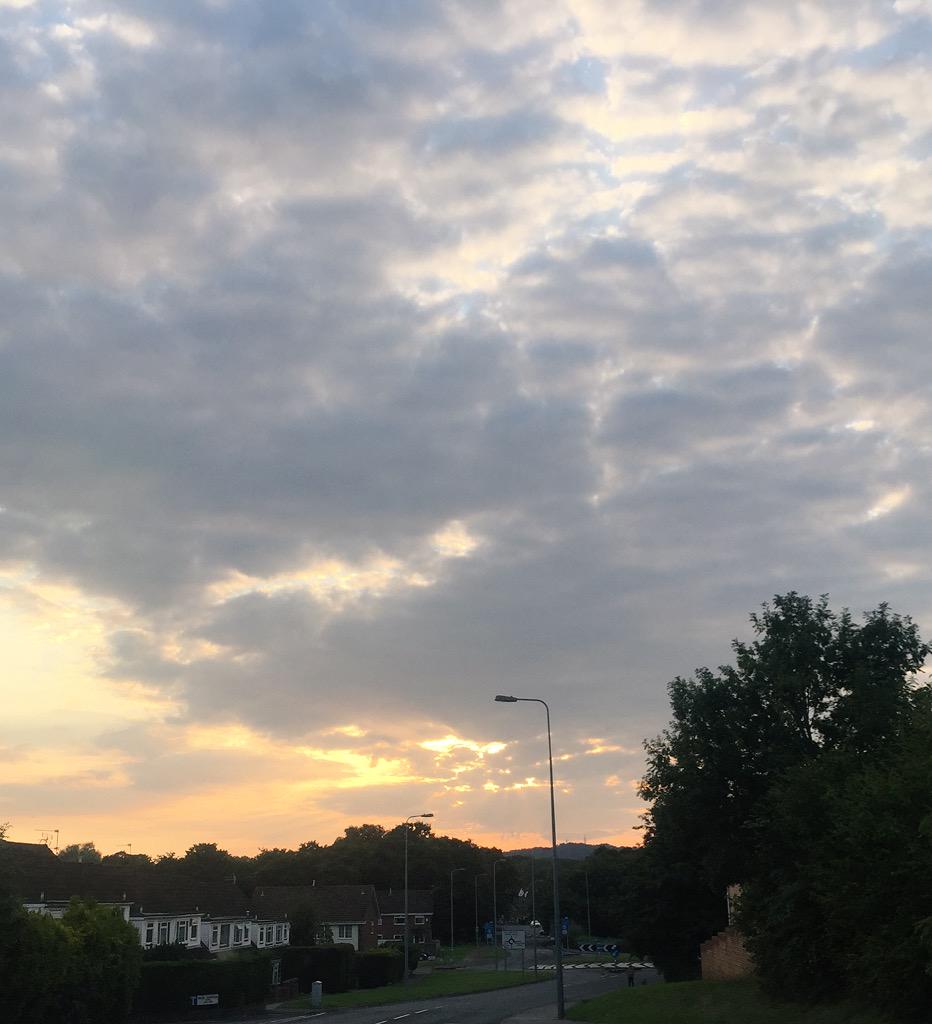 ILovesTheDiff's tweet photo. Looks like it may be a tidy sunset. Let us see your #DiffAtDusk shots. The best wins a prize. http://t.co/IF32idkNOo