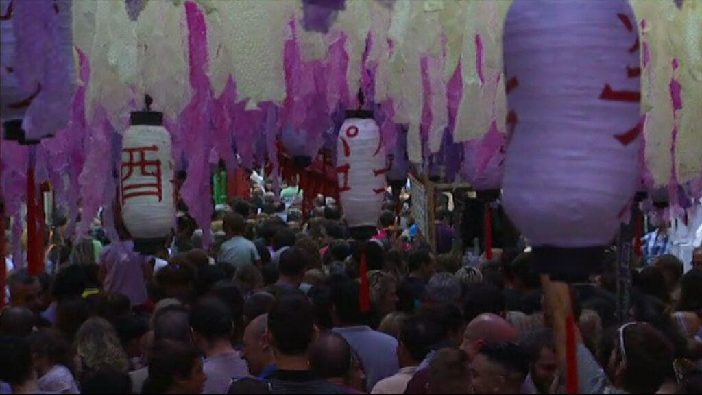 3CatInfo's tweet photo. El carrer Verdi es torna a imposar a la Festa Major de Gràcia
http://t.co/MB6qUhZKSb http://t.co/DaZoNEqLiU