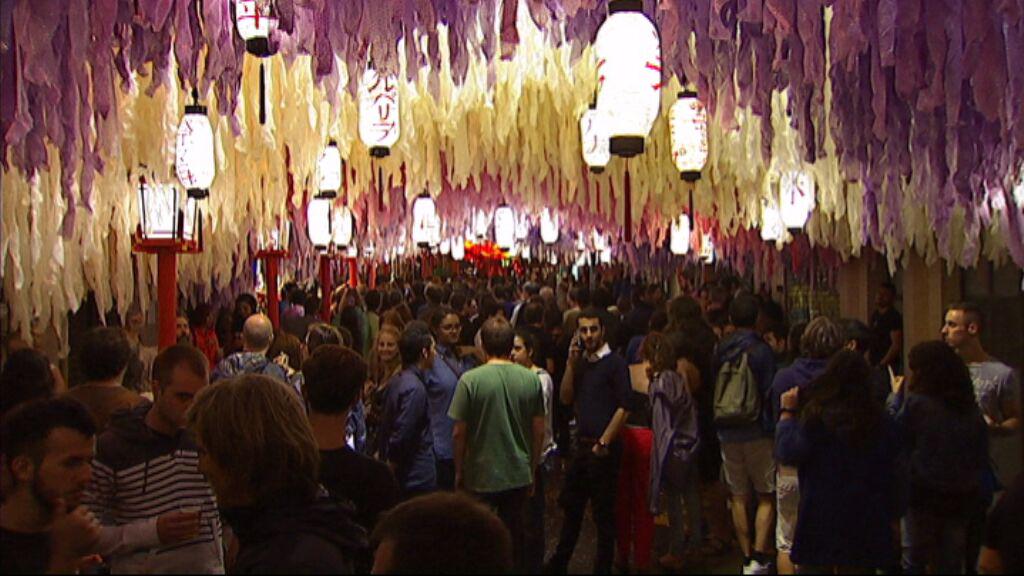 3CatInfo's tweet photo. El carrer Verdi es torna a imposar a la Festa Major de Gràcia
http://t.co/MB6qUhZKSb http://t.co/DaZoNEqLiU